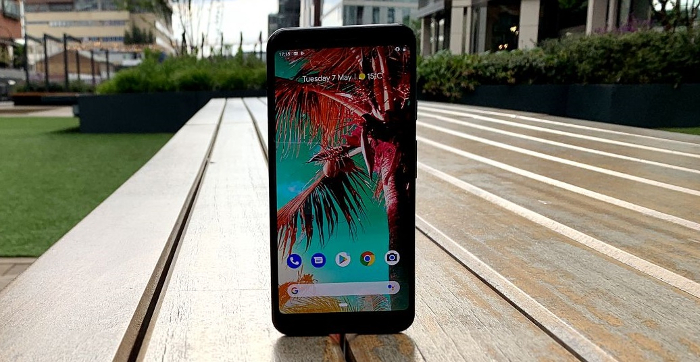 iPhone XR was saved on the display, since the XS and XS Max