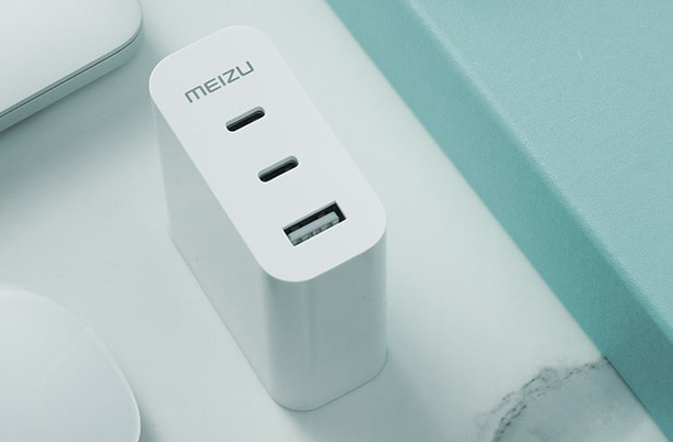 Meizu’s 65W GaN three-port charger now on pre-sale