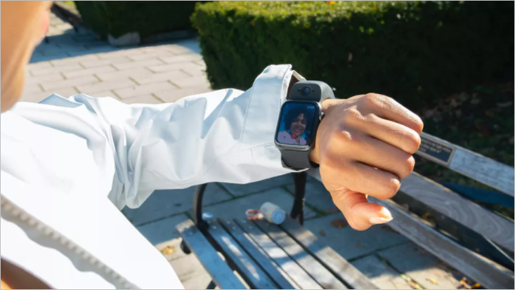 Wristcam, a strap with front & rear cameras for Apple Watches unveiled