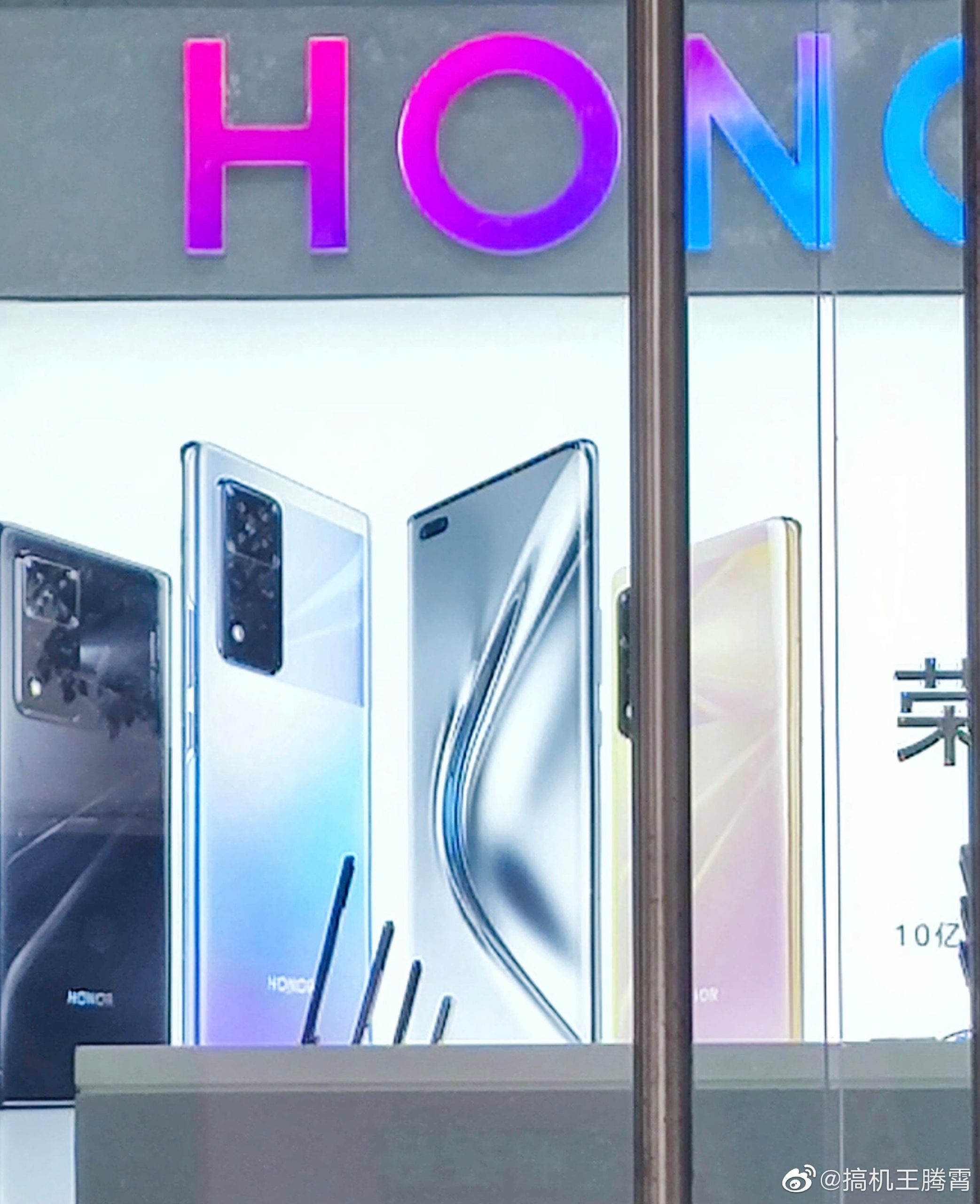 Honor V40 offline posters appear to reveal design and color variants