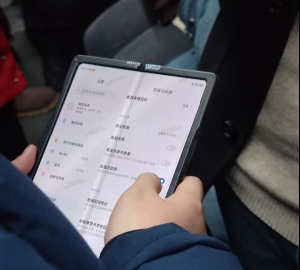 Xiaomi M2011J18C foldable phone receives TENAA certification in China