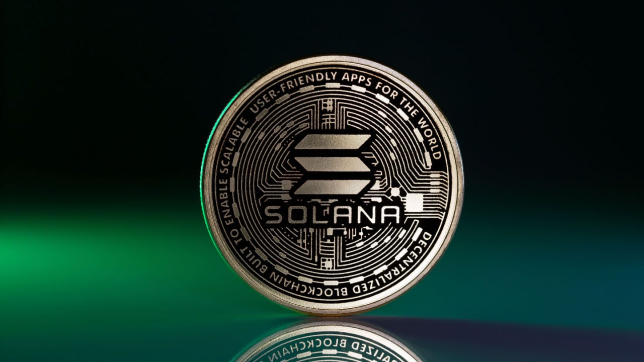 Biggest Movers: LTC, SOL Climb to 1-Week Highs on Monday