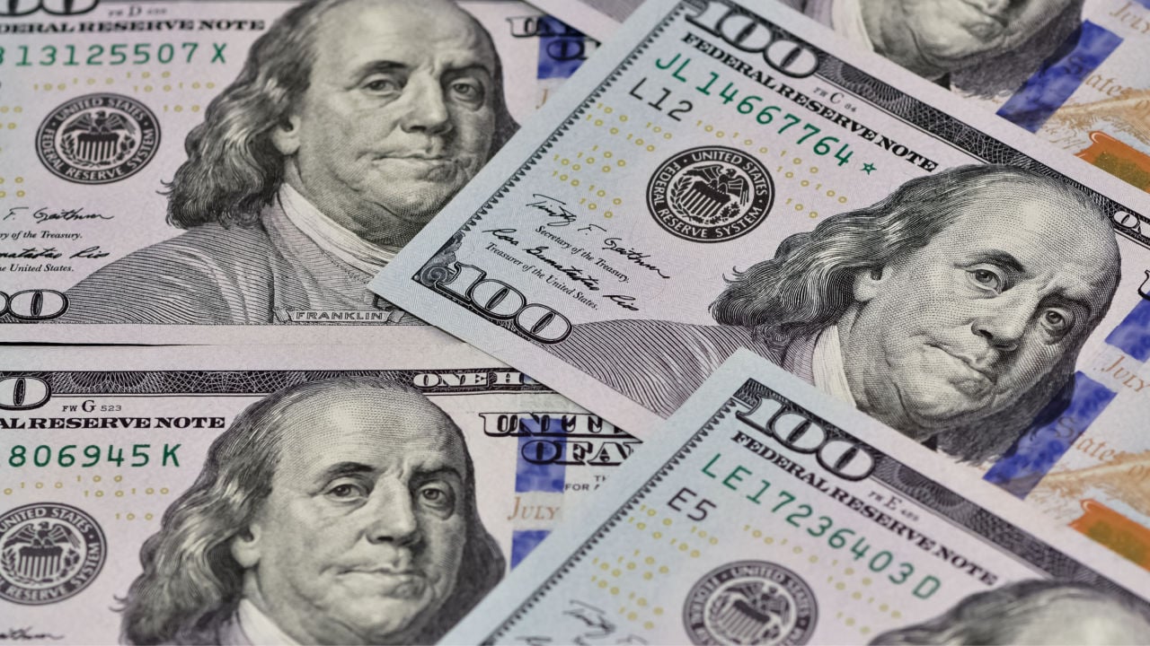 Warren Buffett Sees 'No Option' Other Than US Dollar as Reserve Currency, but Warns Fed Can't 'Just Print Money Indefinitely'